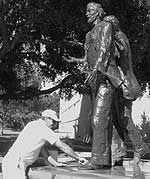 Statue maintenance photo